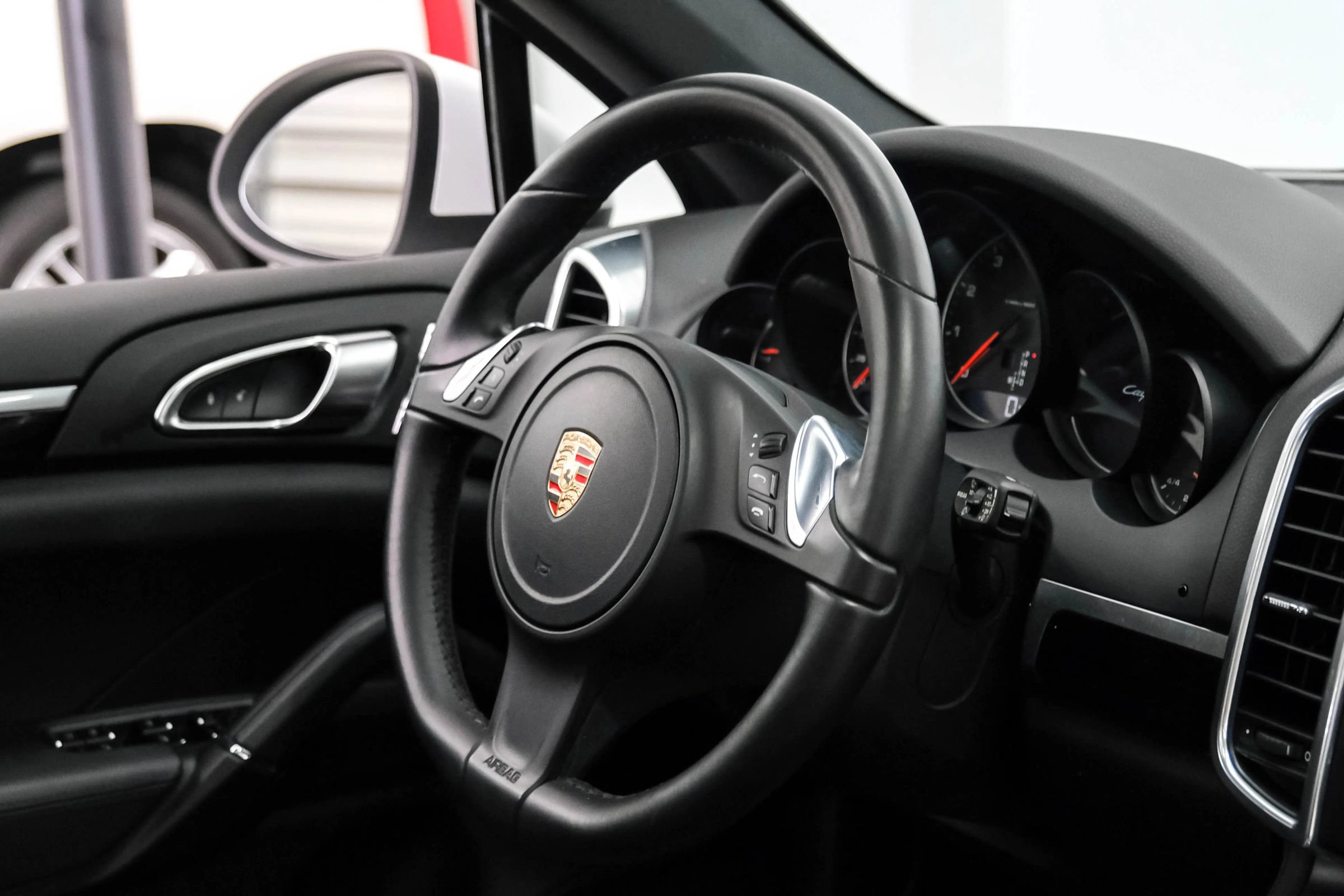 Used 2014 Porsche Cayenne Platinum Edition AWD/4WD image 15