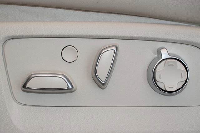 Used 2025 Cadillac Escalade ESV Sport Platinum w/ LPO, Floor Liner Package AWD/4WD image 24