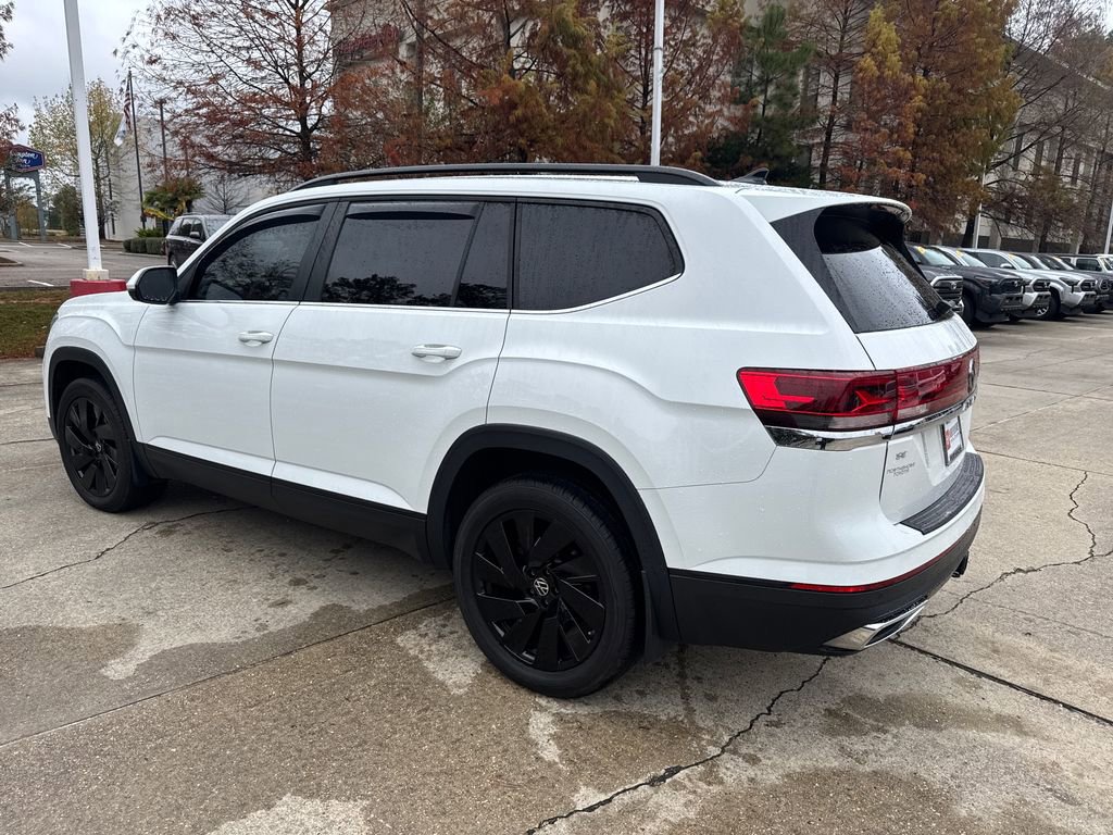 Used 2024 Volkswagen Atlas SE image 3