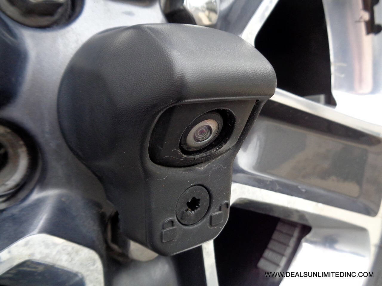 Used 2018 Jeep Wrangler Unlimited Sahara image 17