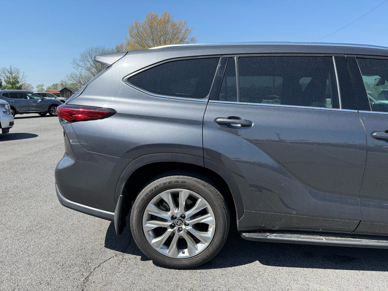 Used 2021 Toyota Highlander Limited FWD image 42