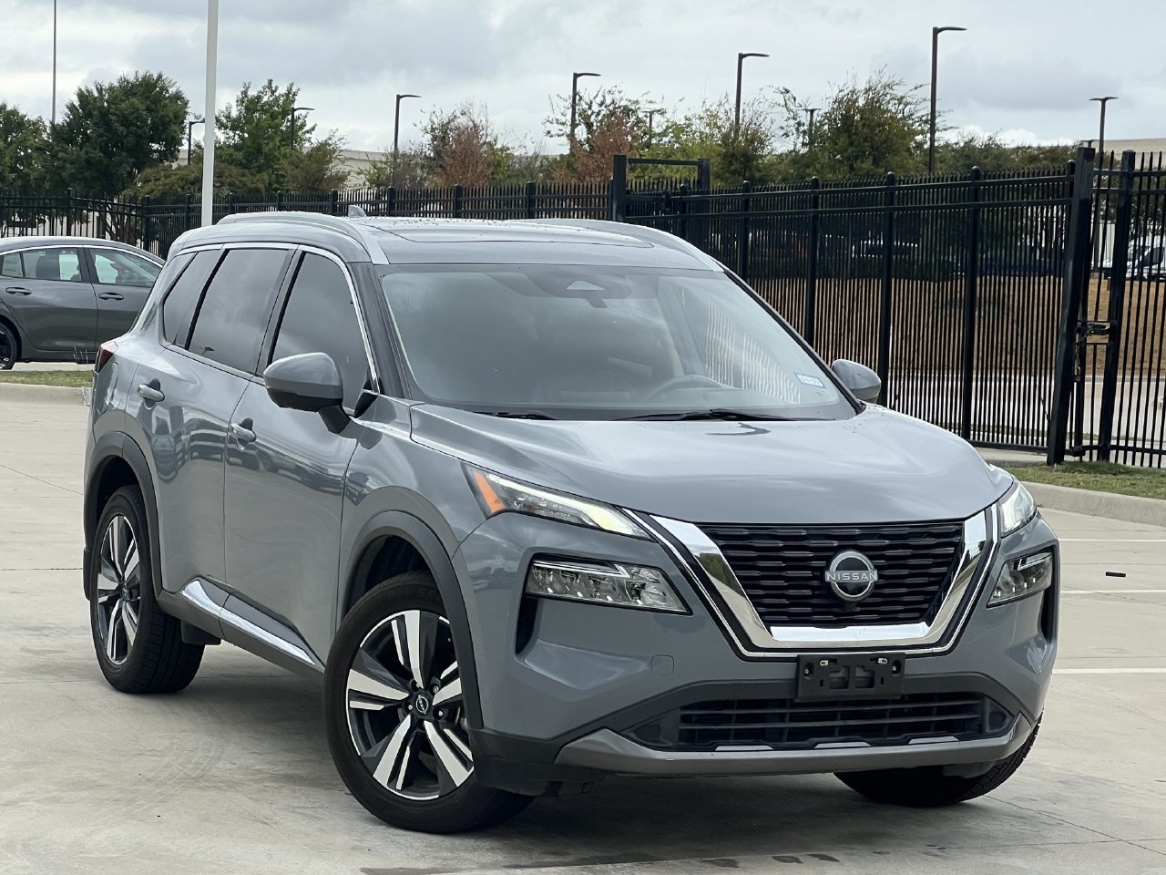 Used 2023 Nissan Rogue SL FWD image 1