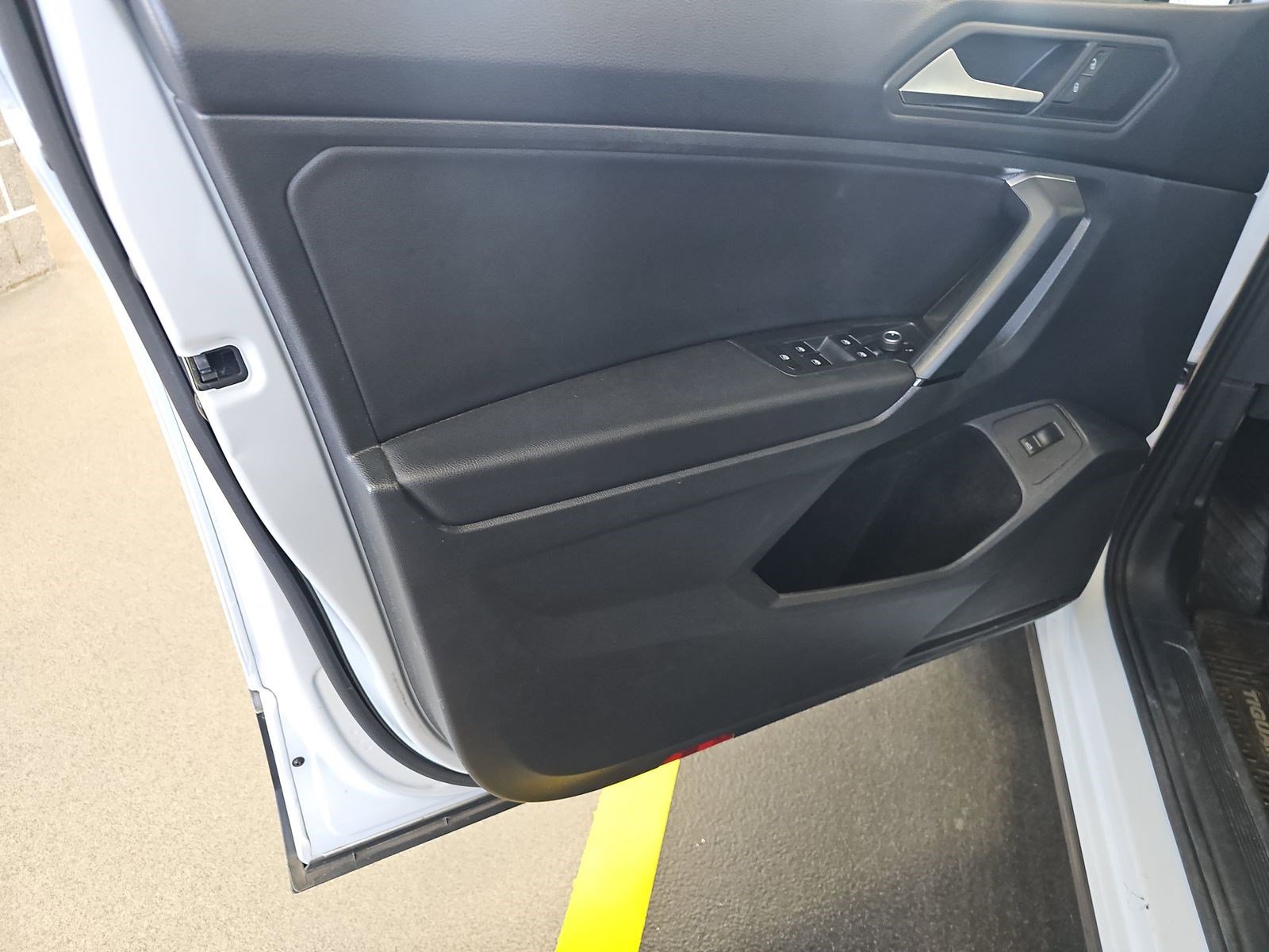 Used 2019 Volkswagen Tiguan SEL AWD/4WD image 15