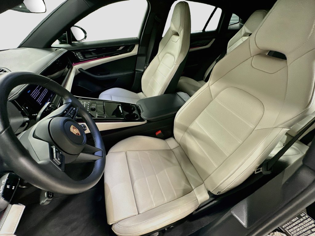 Certified 2025 Porsche Panamera image 5