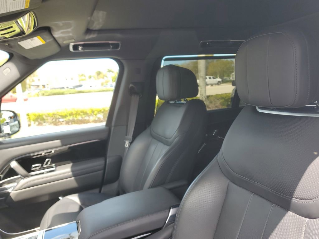 Used 2023 Land Rover Range Rover Long Wheelbase SE image 21