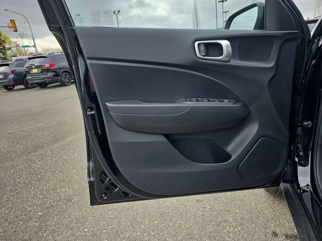 Used 2025 Hyundai Venue SEL image 17