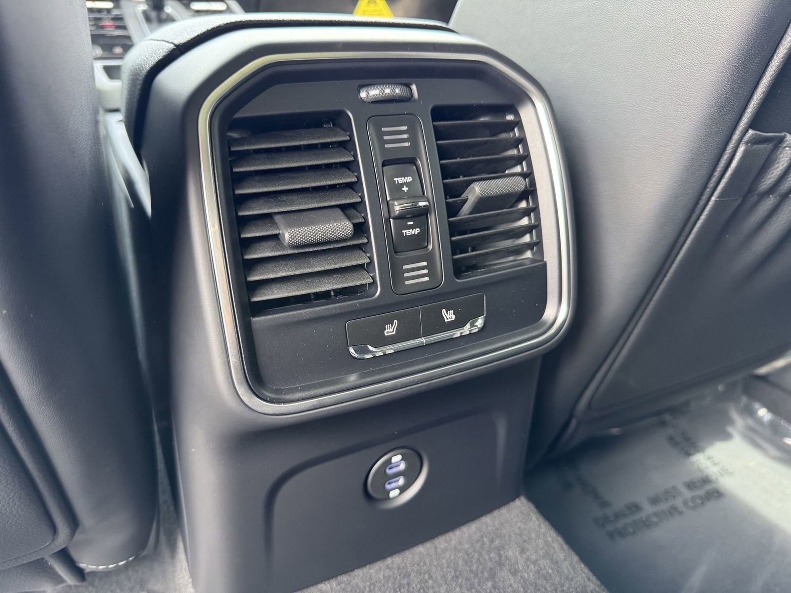 Certified 2025 Porsche Macan AWD/4WD image 18