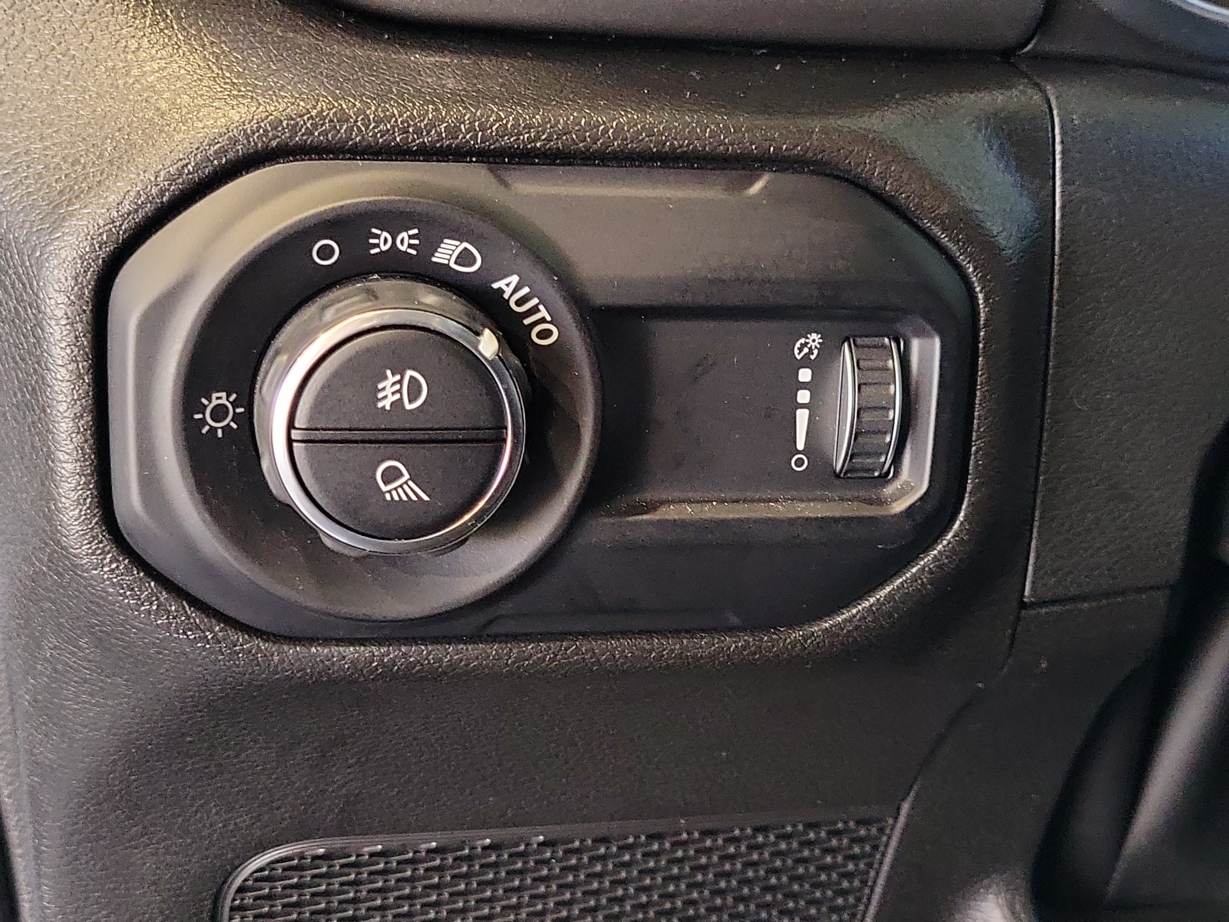 Certified 2023 Jeep Gladiator Sport AWD/4WD image 22