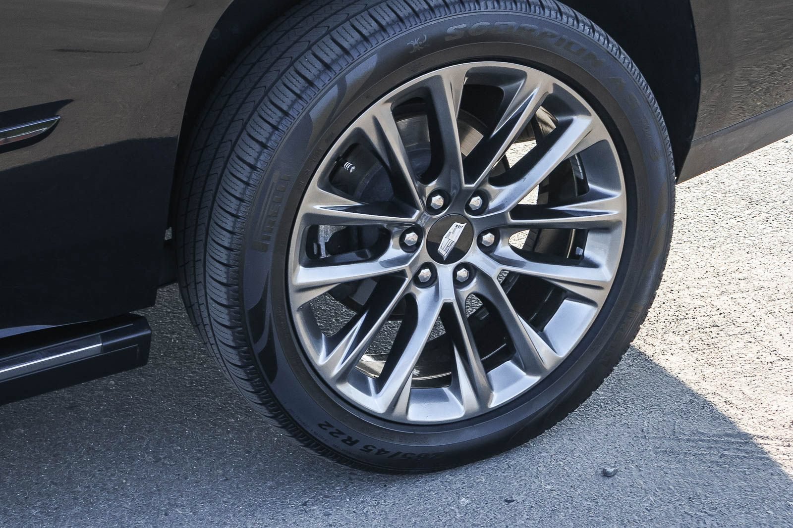 Used 2019 Cadillac Escalade Premium Luxury w/ Escalade Sport Edition AWD/4WD image 10