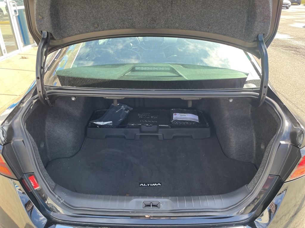 Used 2023 Nissan Altima 2.5 SV w/ SV Premium Package image 14