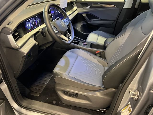 Certified 2025 Volkswagen Tiguan SE FWD image 7