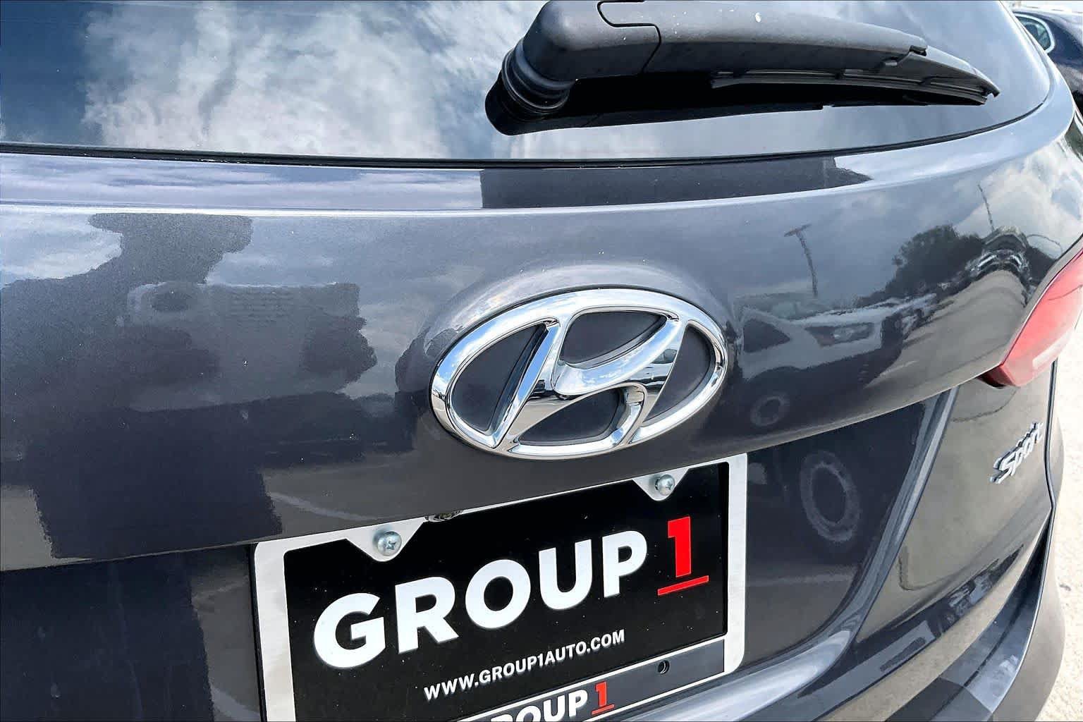 Used 2018 Hyundai Santa Fe Sport w/ 2.4L Tech Package 04 FWD image 10