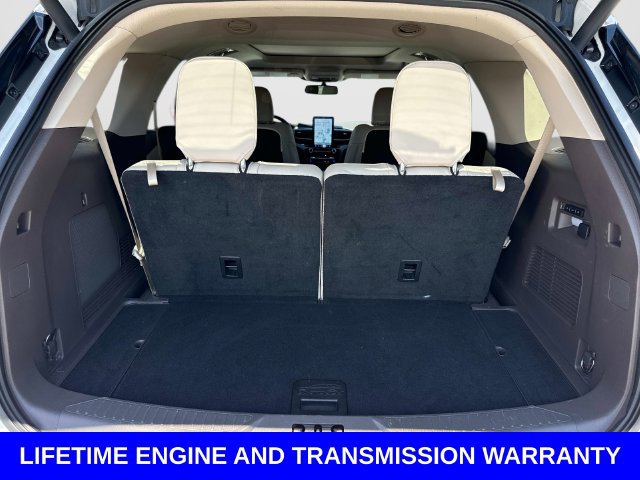 Used 2022 Ford Explorer Platinum w/ Equipment Group 601A AWD/4WD image 12