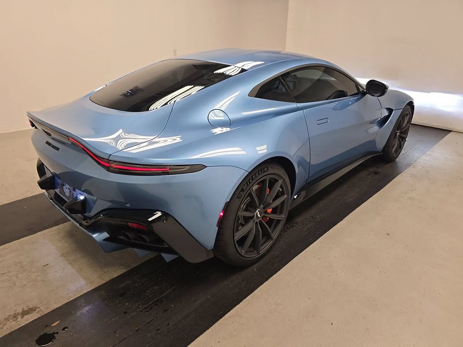 Used 2020 Aston Martin V8 Vantage Coupe RWD image 4