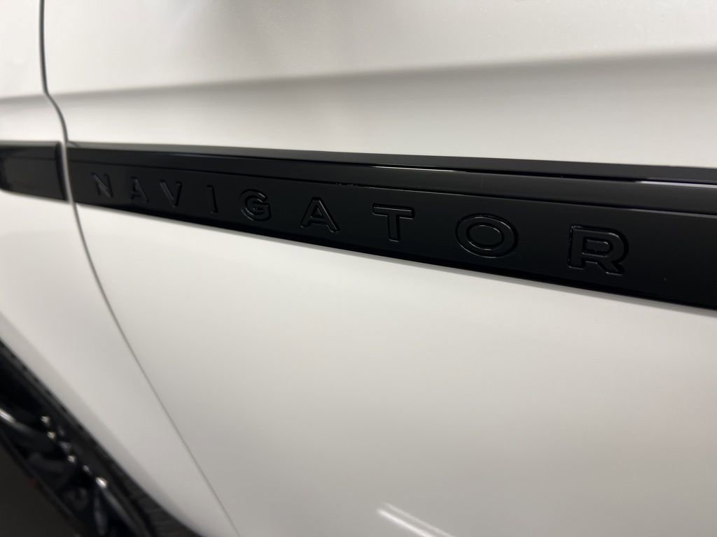 New 2026 Lincoln Navigator Reserve w/ Jet Appearance Package image 46