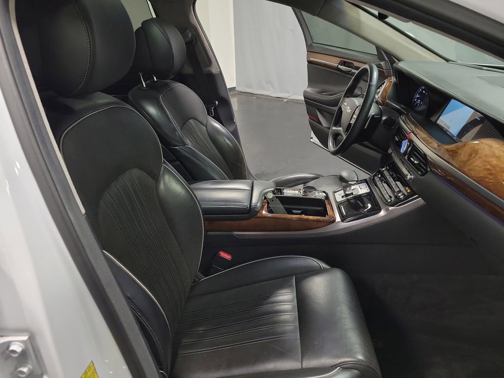 Used 2017 Genesis G90 3.3T Premium RWD image 22