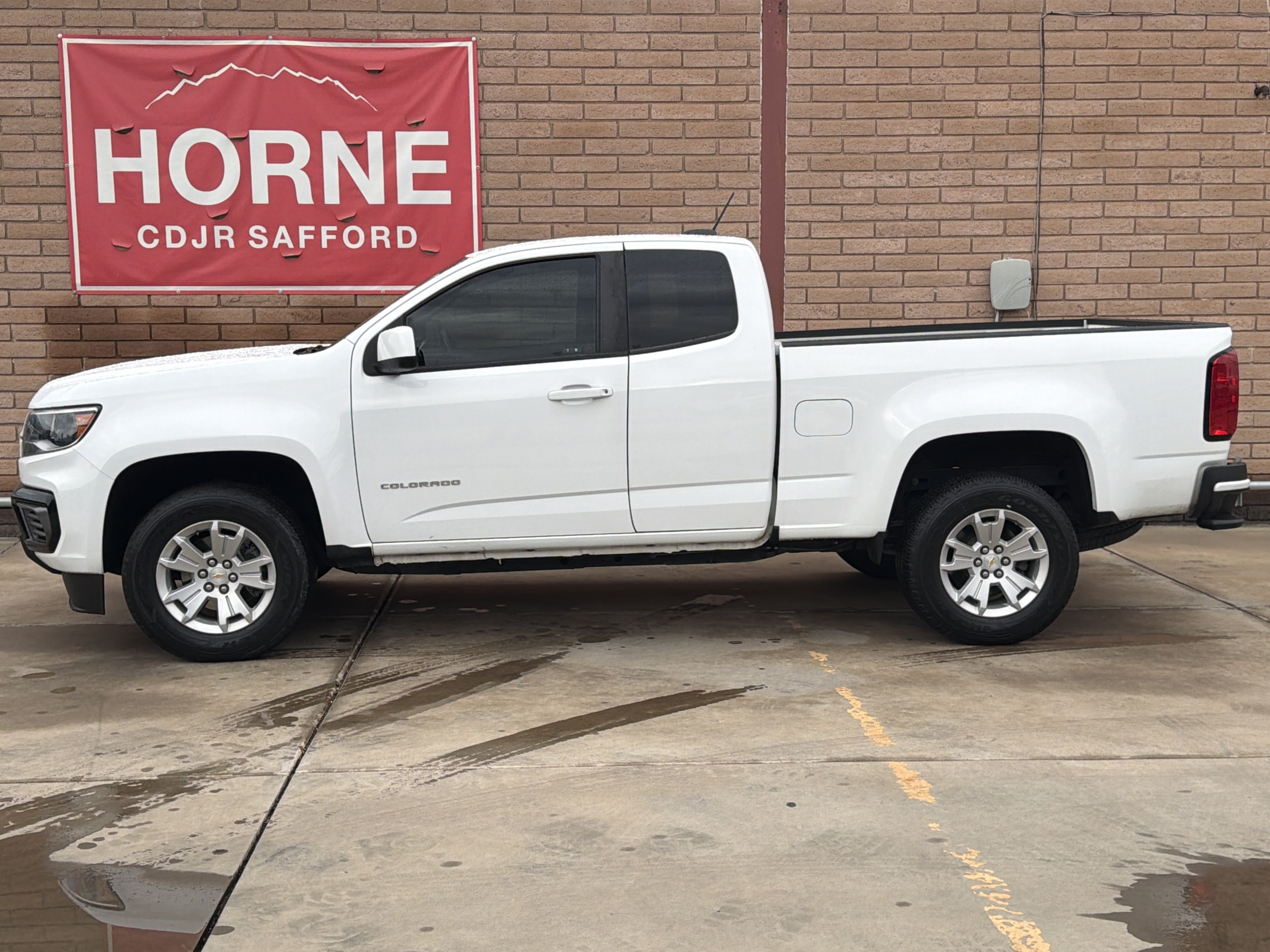 Used 2022 Chevrolet Colorado LT RWD image 2