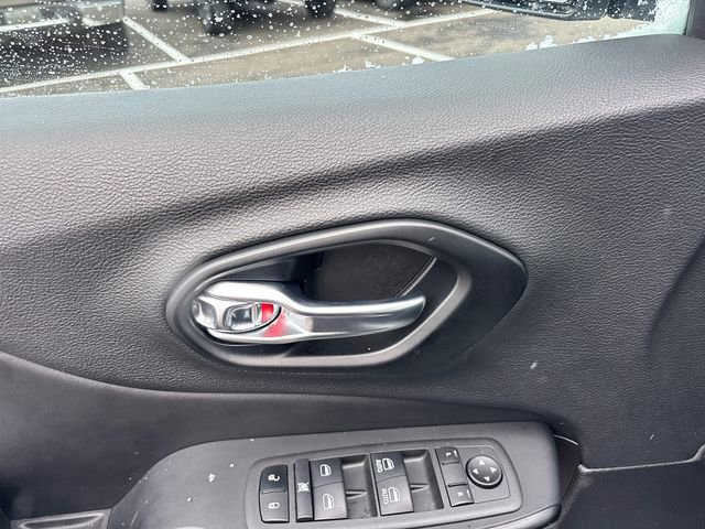 Used 2022 Jeep Cherokee Trailhawk image 12