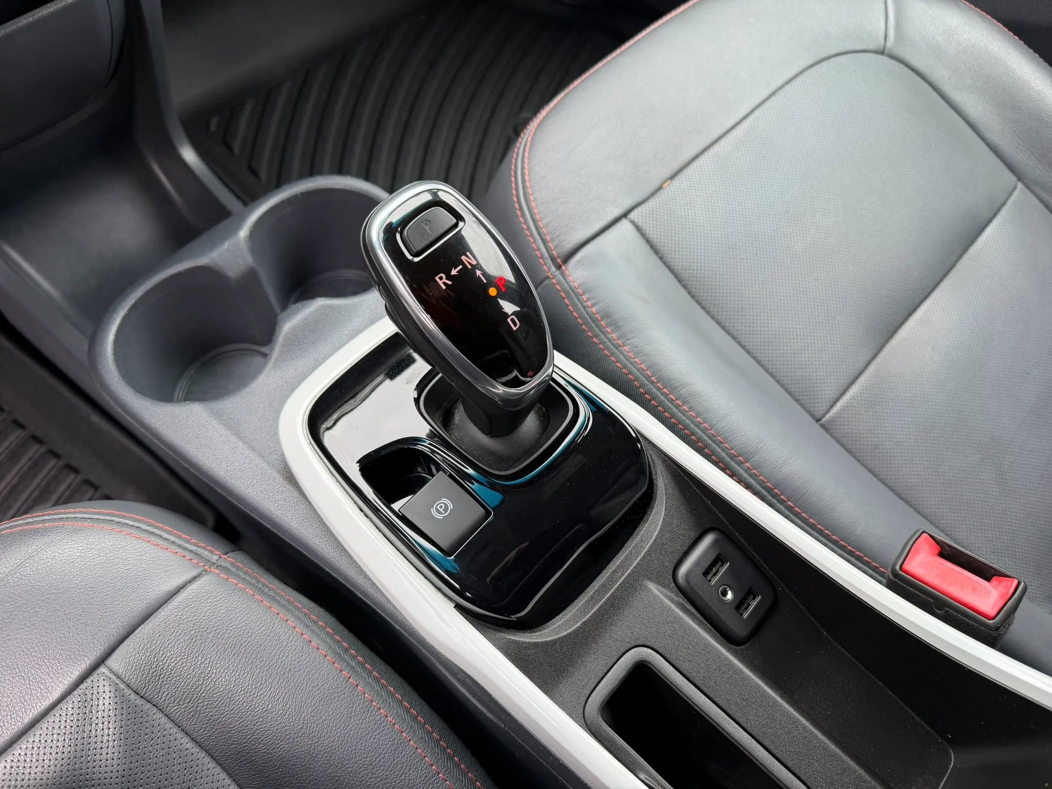 Used 2019 Chevrolet Bolt Premier w/ Infotainment Package image 25