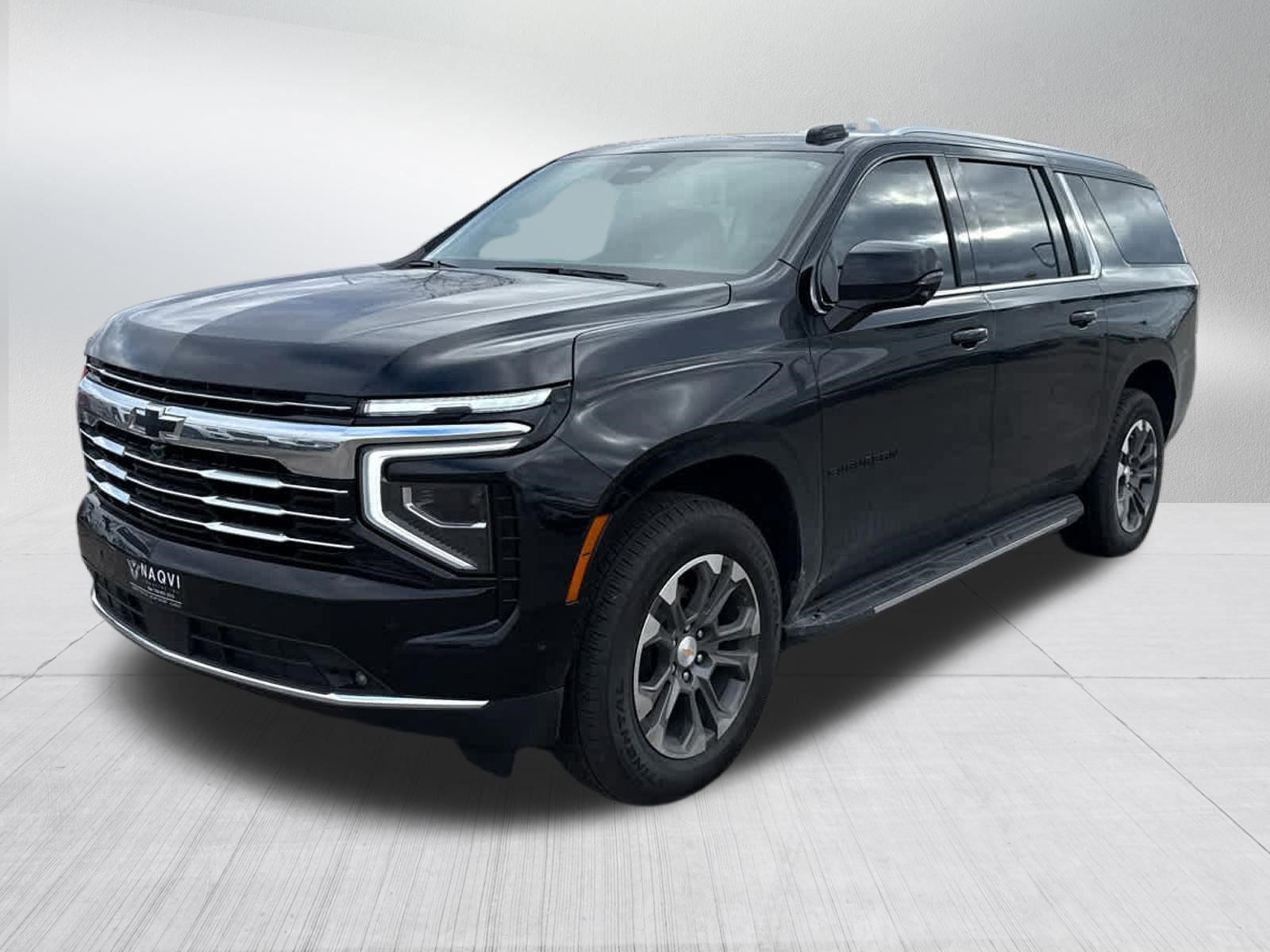 Used 2026 Chevrolet Suburban LT w/ Comfort Package AWD/4WD image 3