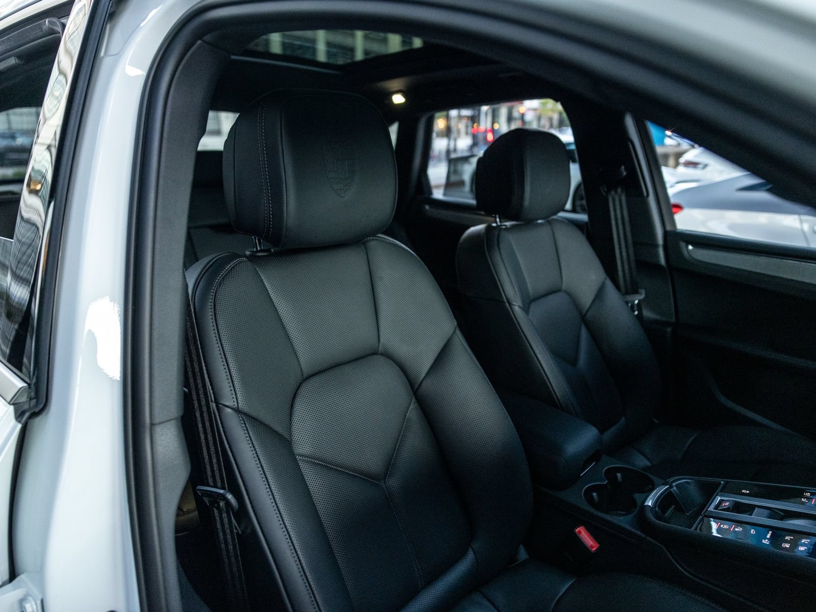 Certified 2026 Porsche Macan AWD/4WD image 32