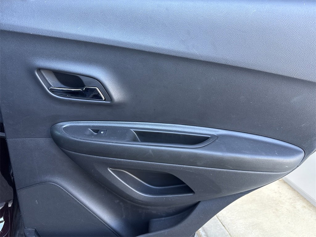 Used 2022 Chevrolet Trax LT w/ Driver Confidence Package image 32