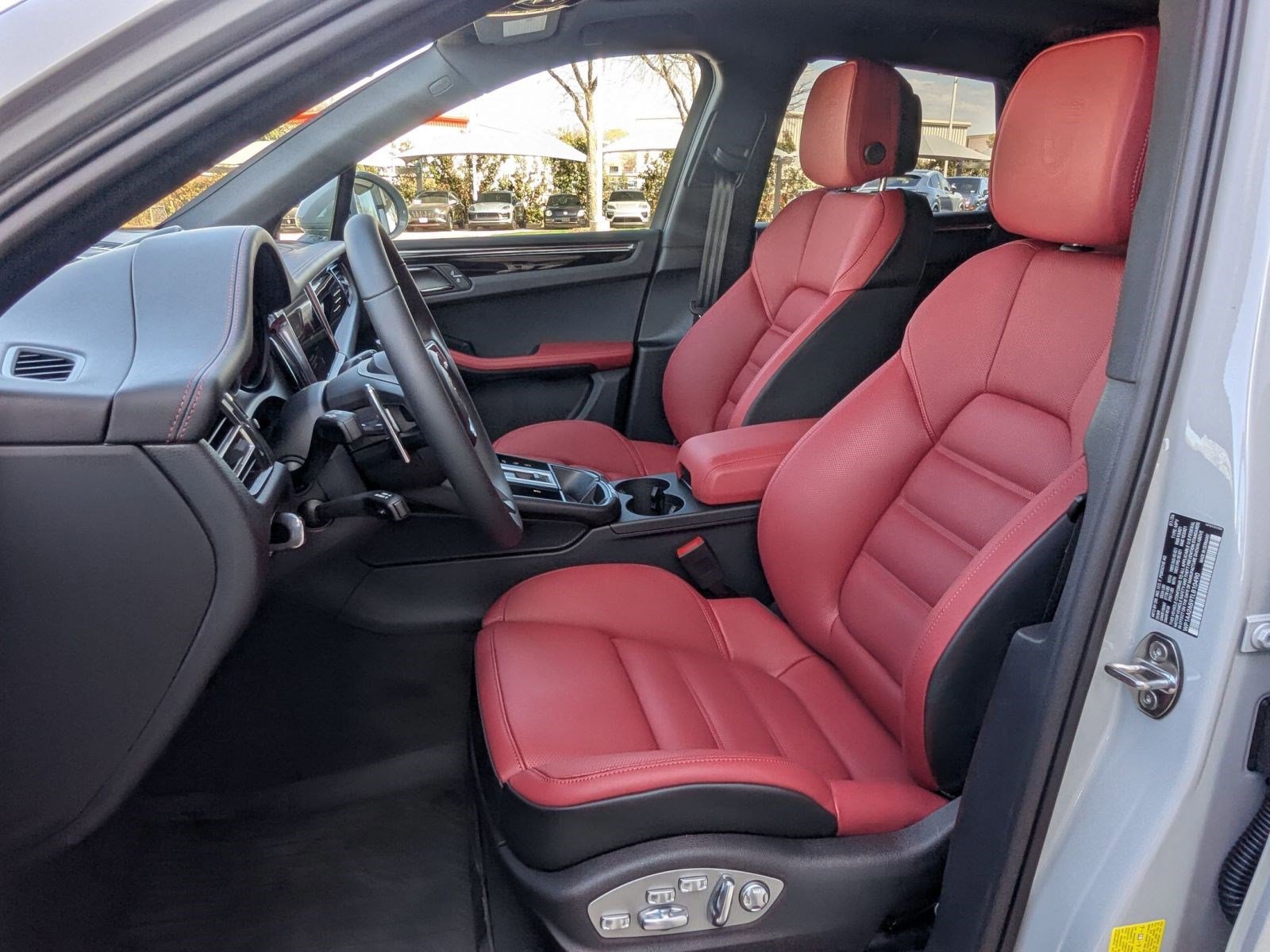 New 2026 Porsche Macan image 5