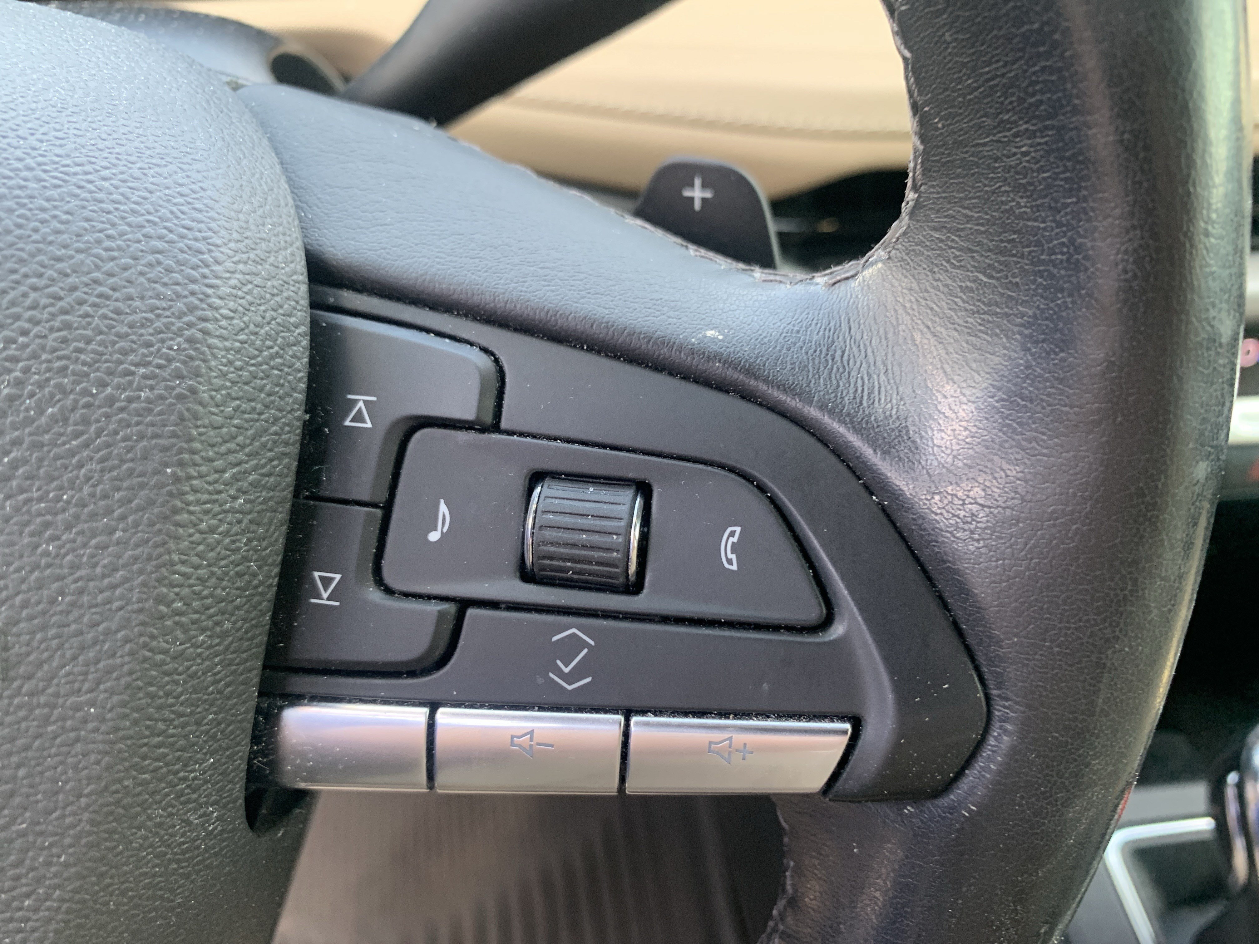Used 2024 Cadillac XT4 Luxury w/ Cold Weather Package FWD image 20
