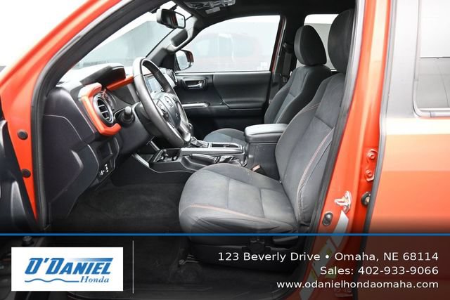 Used 2016 Toyota Tacoma TRD Off-Road AWD/4WD image 25