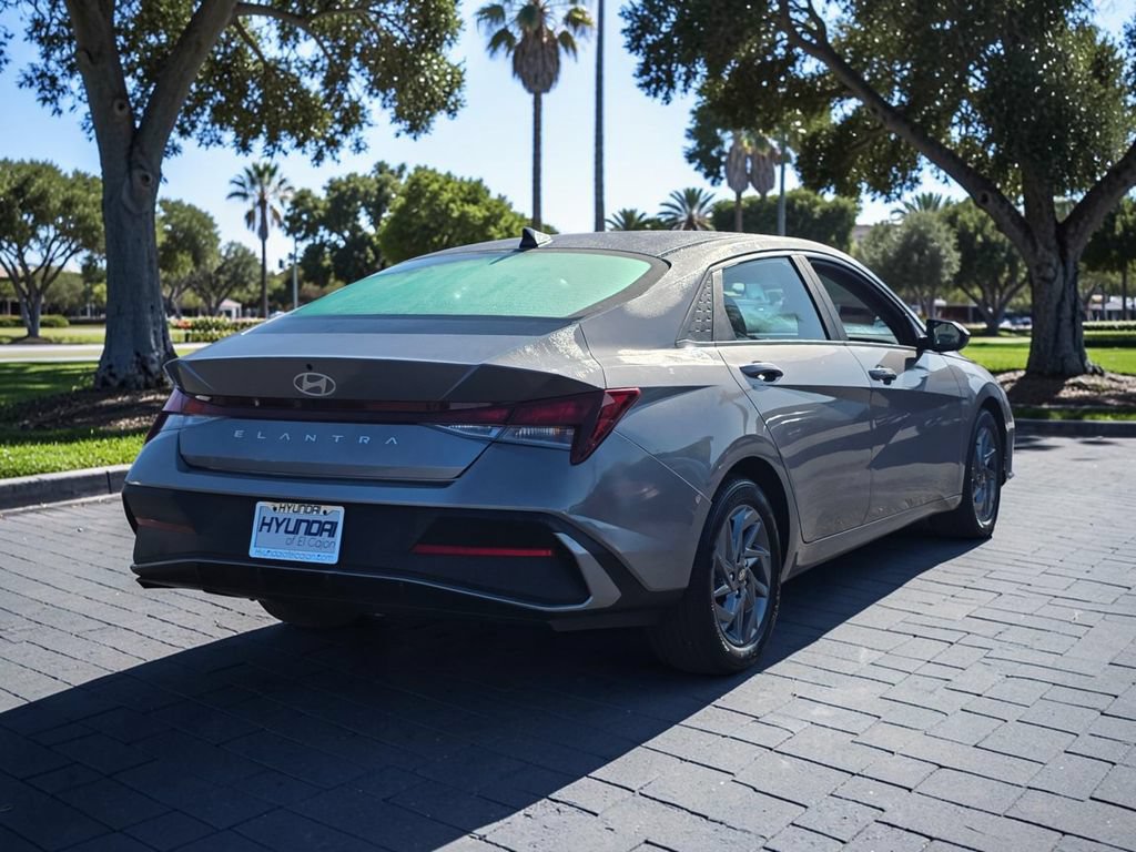 Certified 2024 Hyundai Elantra SEL FWD image 5