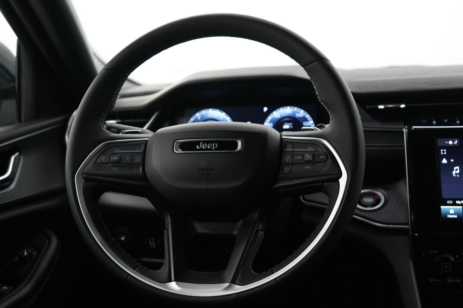 Used 2023 Jeep Grand Cherokee L Laredo image 17