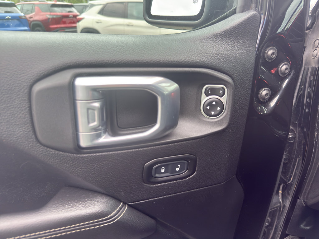 Used 2021 Jeep Gladiator Overland AWD/4WD image 14