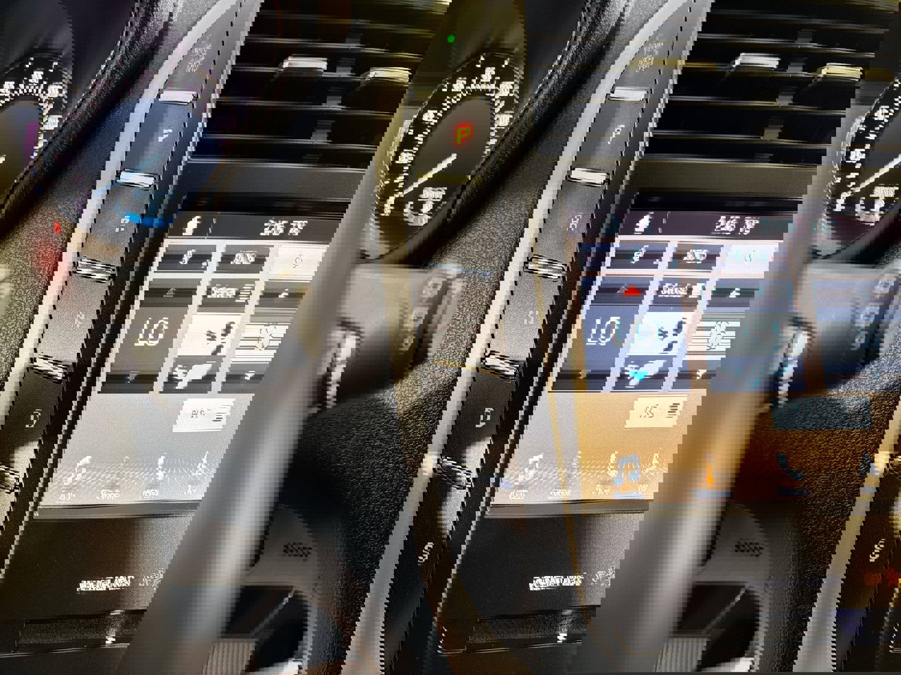 Used 2018 Lincoln MKC Select w/ Select Plus Package image 21