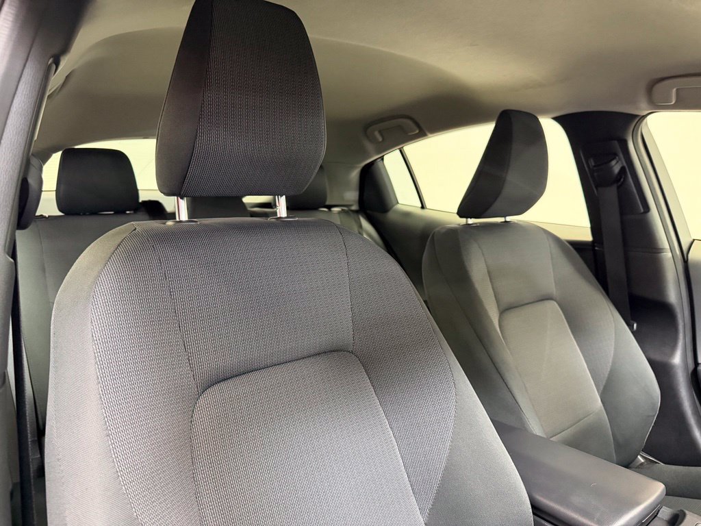 Used 2025 Toyota Prius LE FWD image 11