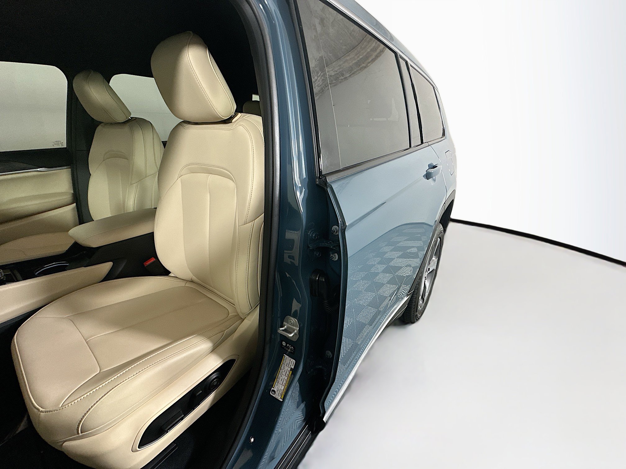 Used 2026 Jeep Grand Cherokee L Limited RWD image 12