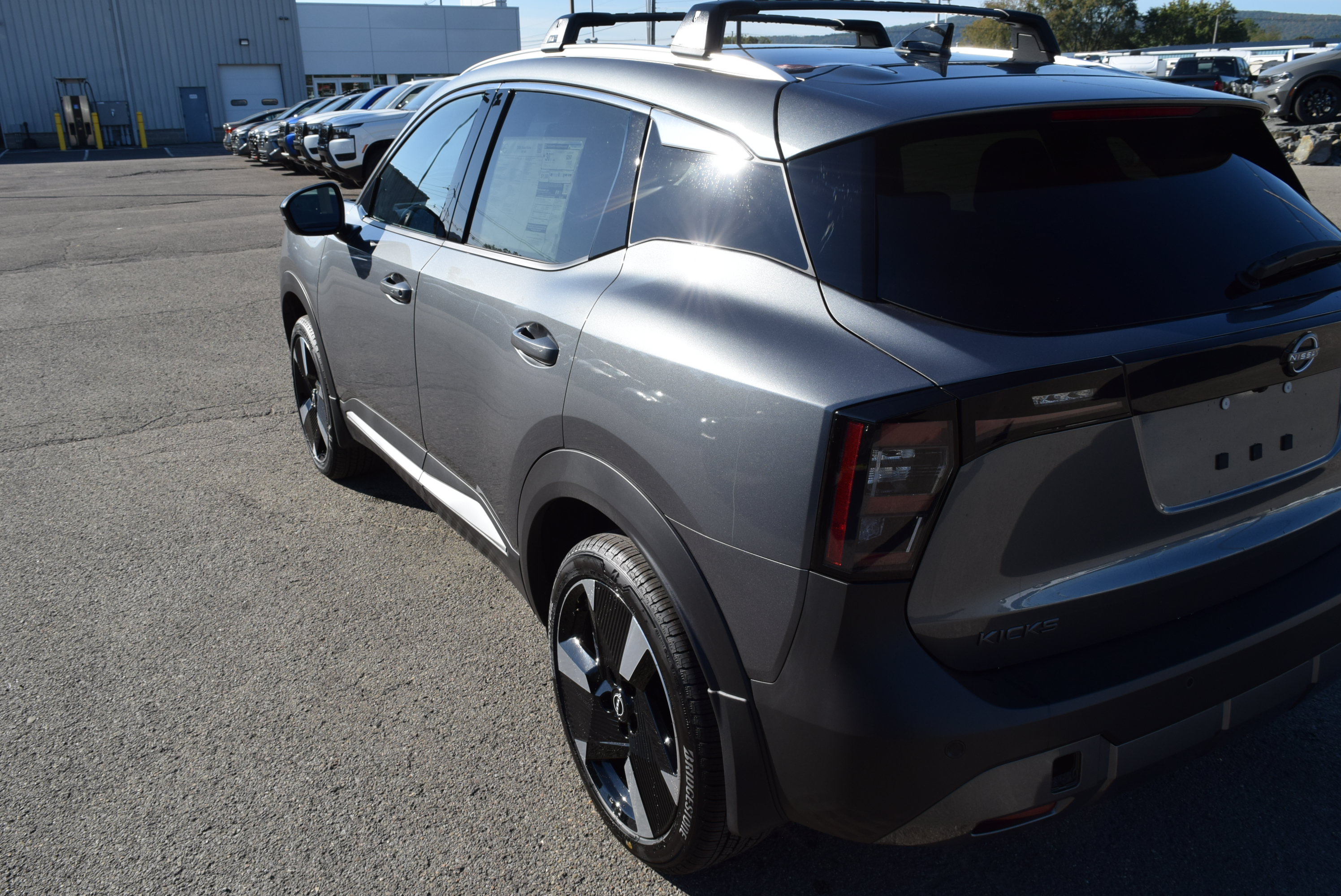 Used 2026 Nissan Kicks SR w/ Cold Weather Package AWD/4WD image 8