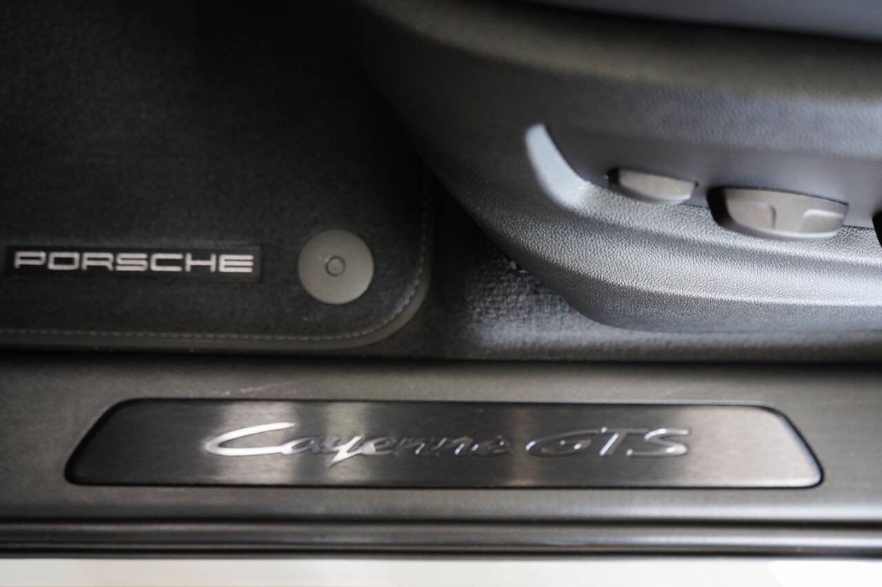 Used 2025 Porsche Cayenne GTS AWD/4WD image 49