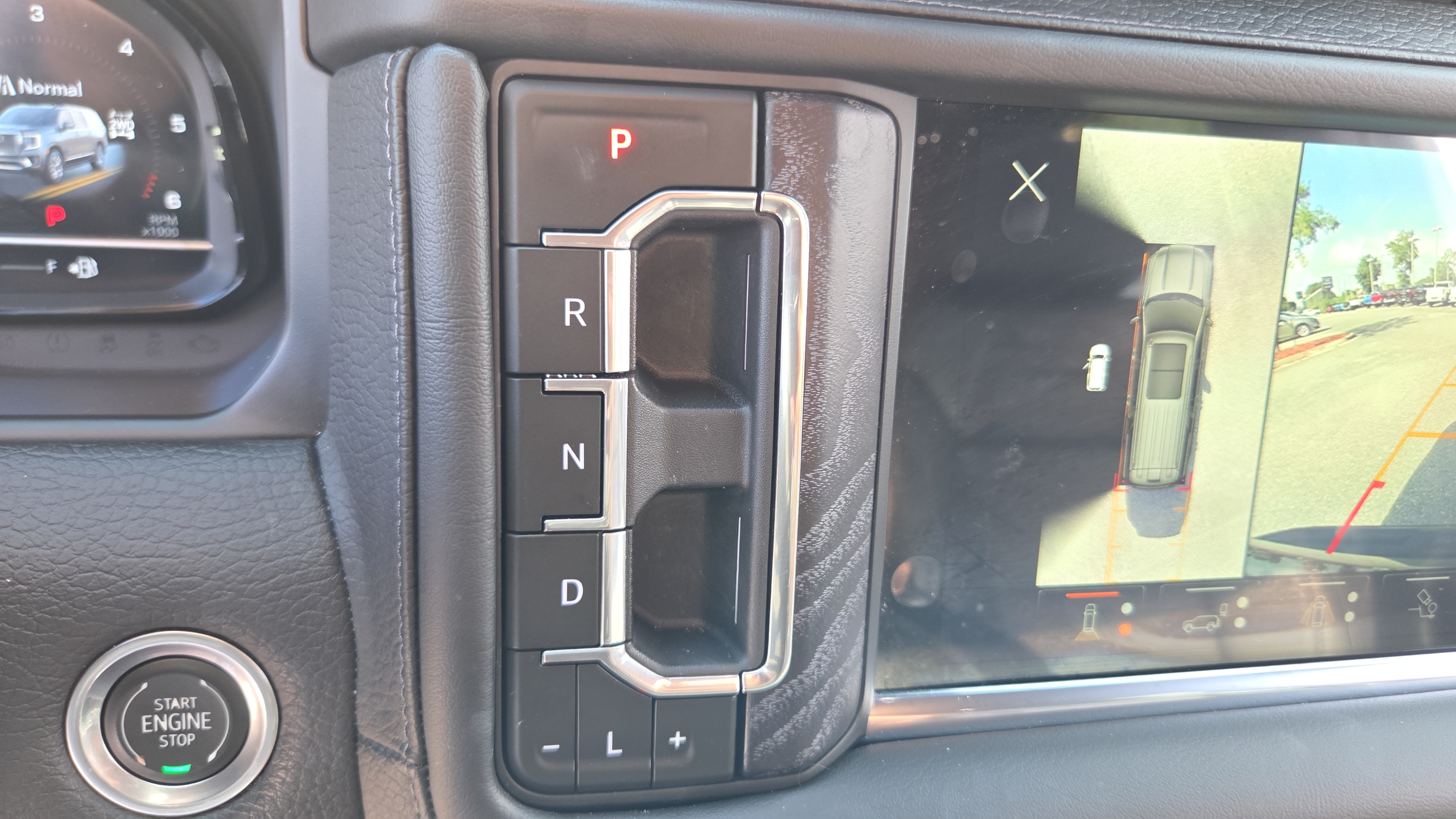 Used 2024 GMC Yukon XL Denali w/ Advanced Technology Package AWD/4WD image 27