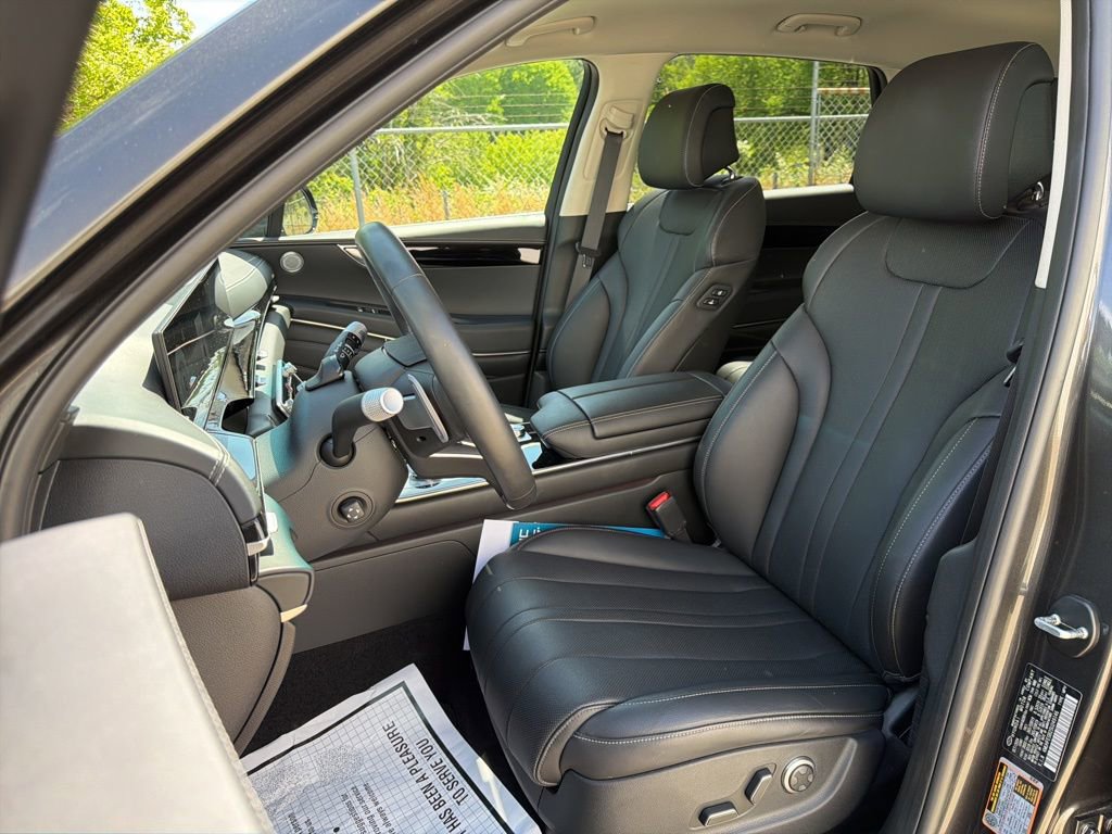 Used 2025 Genesis GV80 2.5T Standard AWD/4WD image 25