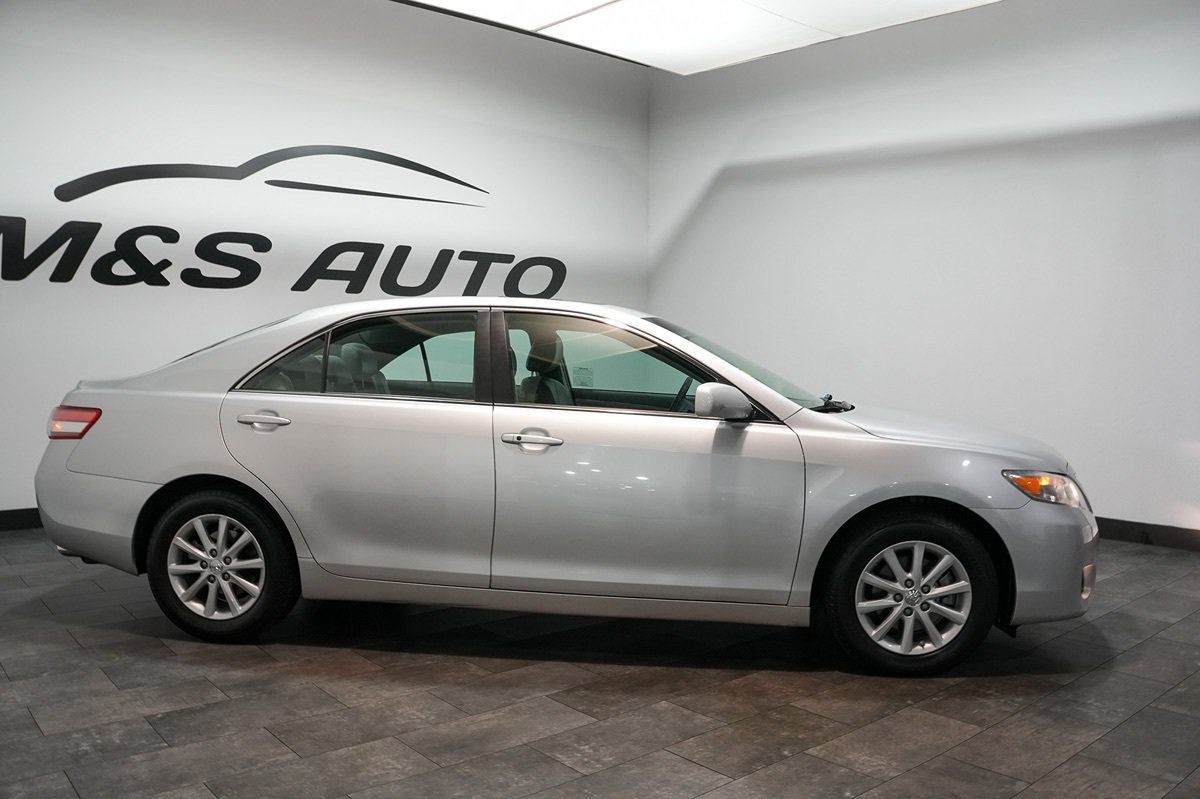 Used 2011 Toyota Camry XLE w/ SE/XLE Extra-Value Pkg FWD image 6