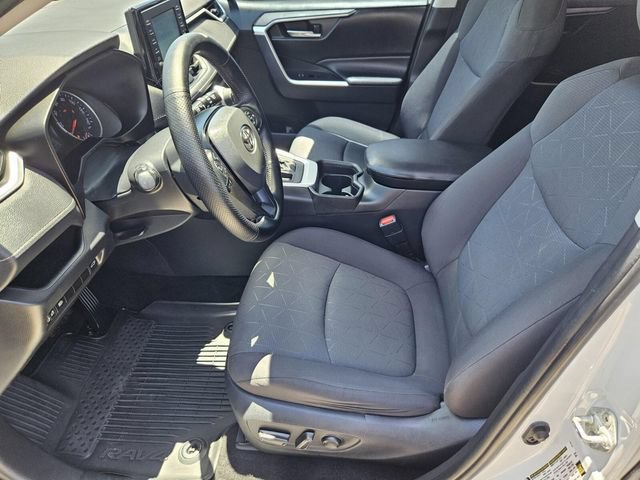 Used 2019 Toyota RAV4 XLE w/ Convenience Package FWD image 18