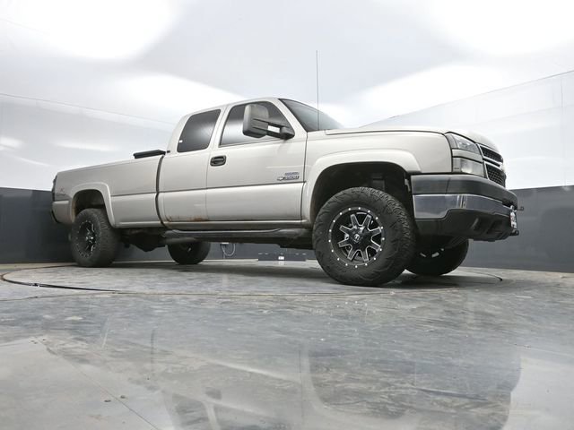 Used 2006 Chevrolet Silverado 3500 LT w/ Heavy-Duty Power Package AWD/4WD image 36