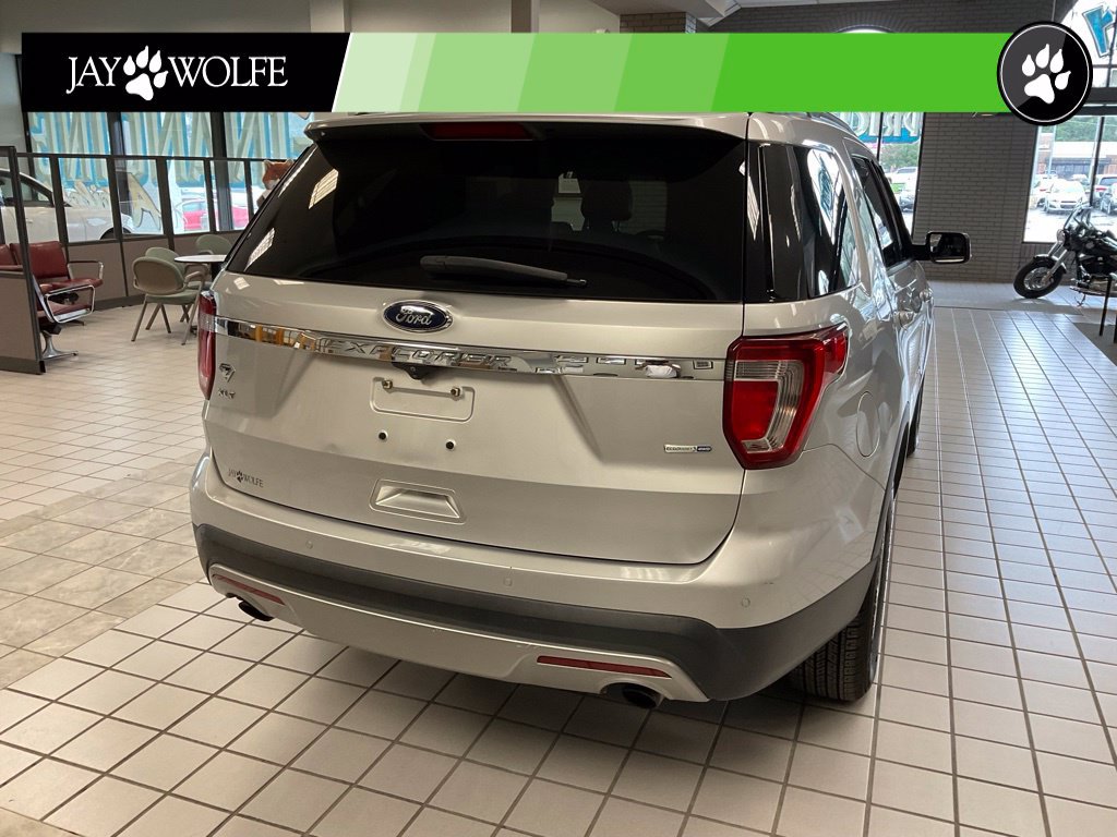 Used 2017 Ford Explorer XLT w/ Equipment Group 202A AWD/4WD image 5