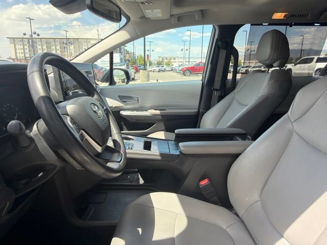Used 2025 Toyota Sienna XLE FWD image 20