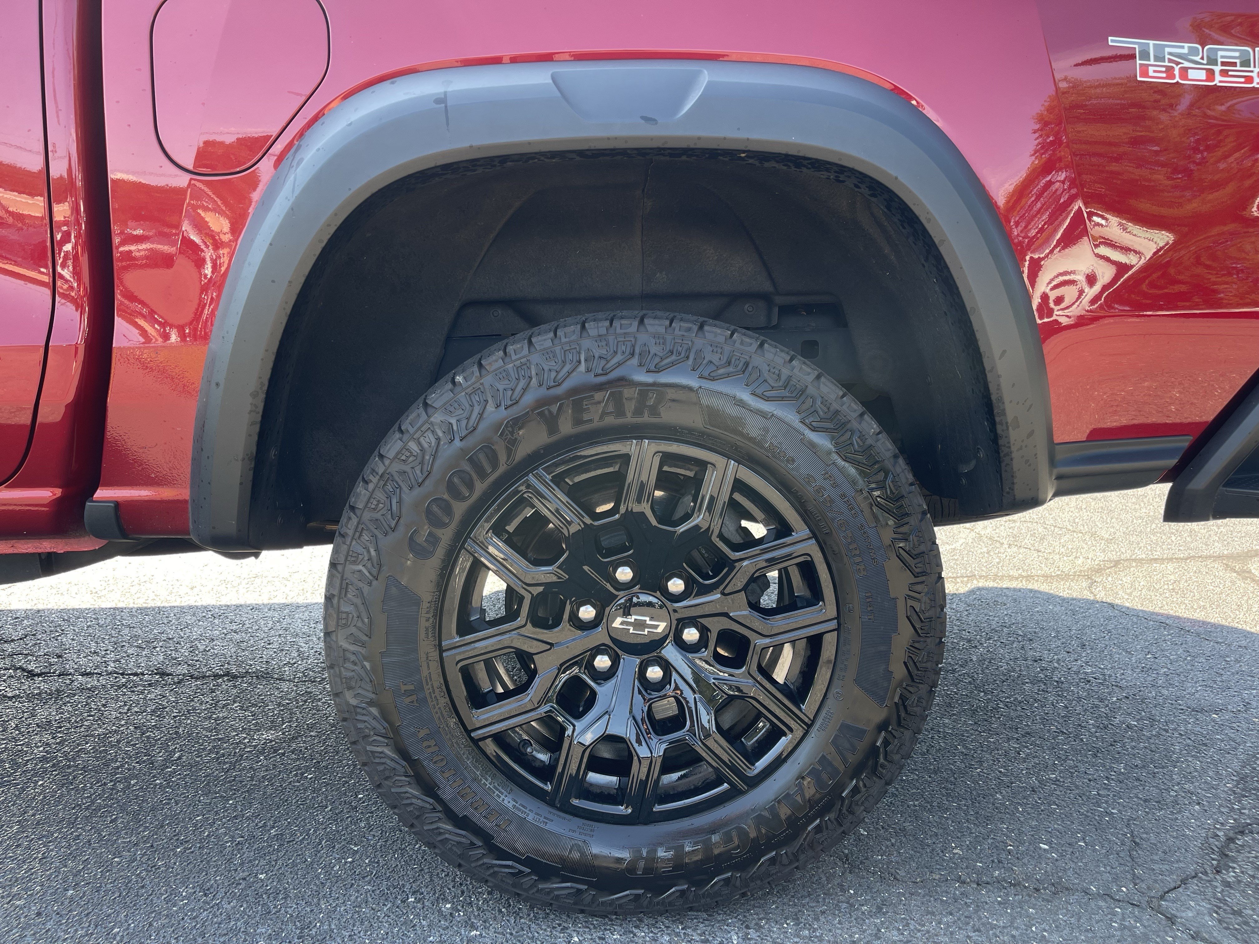 Used 2024 Chevrolet Colorado Trail Boss w/ Advanced Trailering Package AWD/4WD image 8