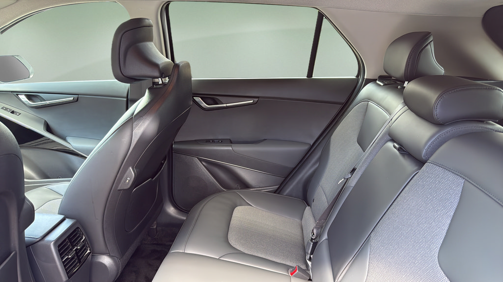 Used 2024 Kia Niro EX w/ EX Cold Weather Package FWD image 15