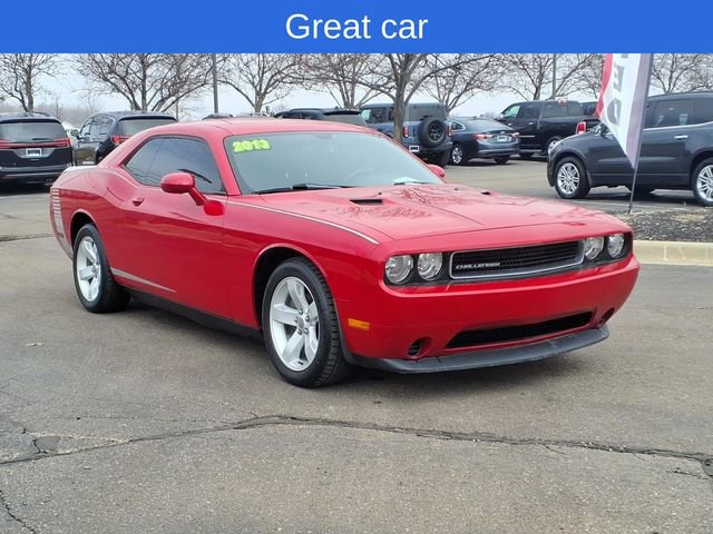 Used 2013 Dodge Challenger SXT image 2
