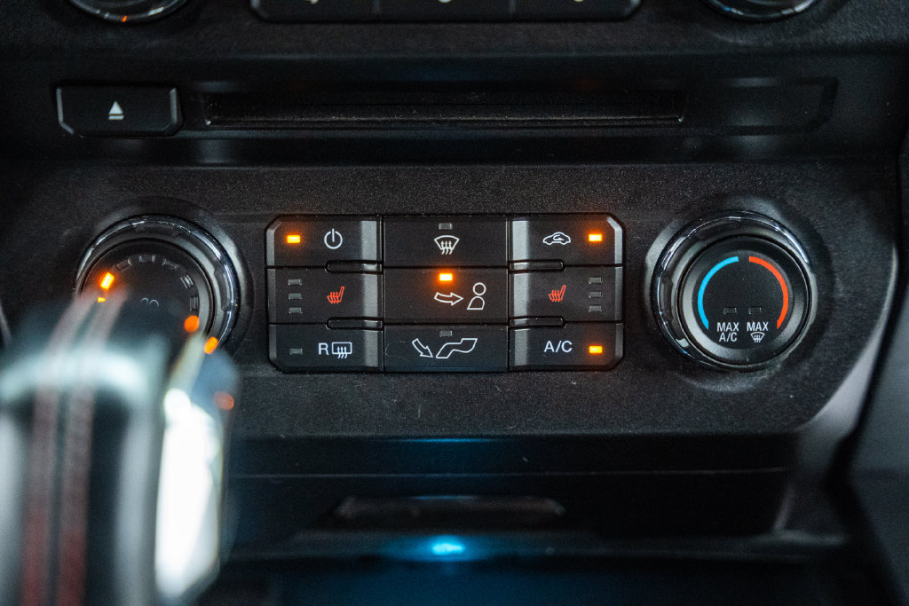 Used 2018 Ford F150 XLT w/ Equipment Group 302A Luxury AWD/4WD image 28
