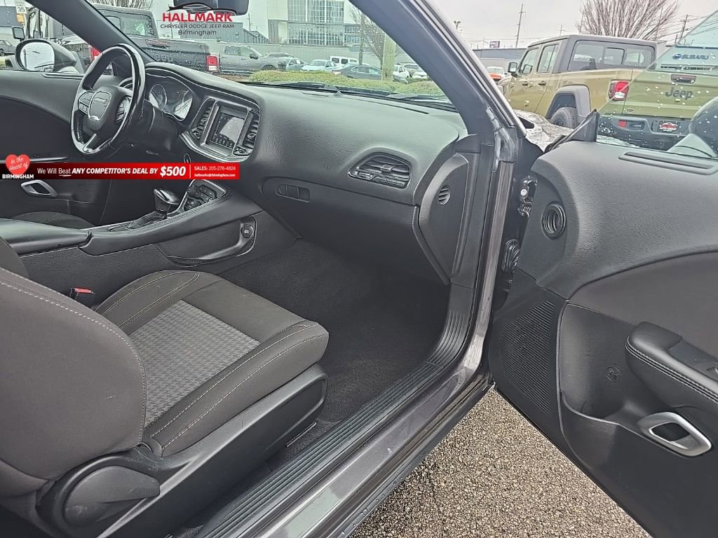 Used 2020 Dodge Challenger SXT w/ Driver Convenience Group image 21