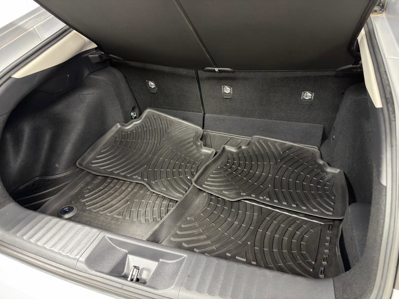 Used 2023 Toyota Prius LE AWD/4WD image 37